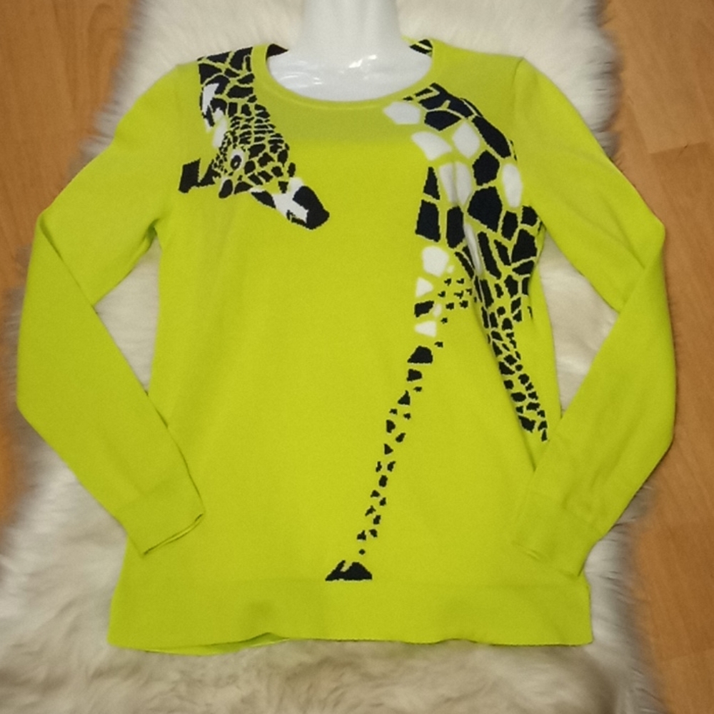 Crown & Ivy ๐ฆ Giraffe Print Sweater - Picture 8 of 12